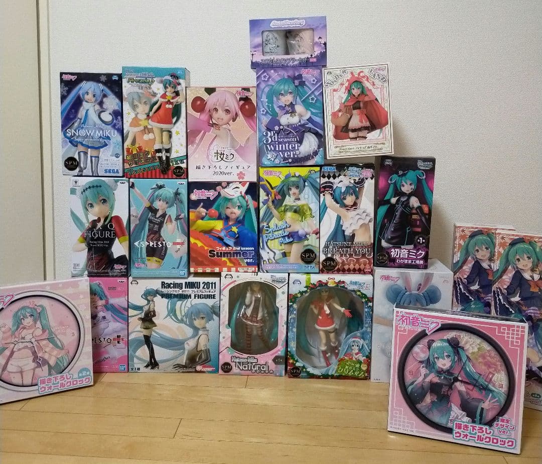 初音ミク フィギュア まとめ売り タペストリー ウォールクロック タンブラー