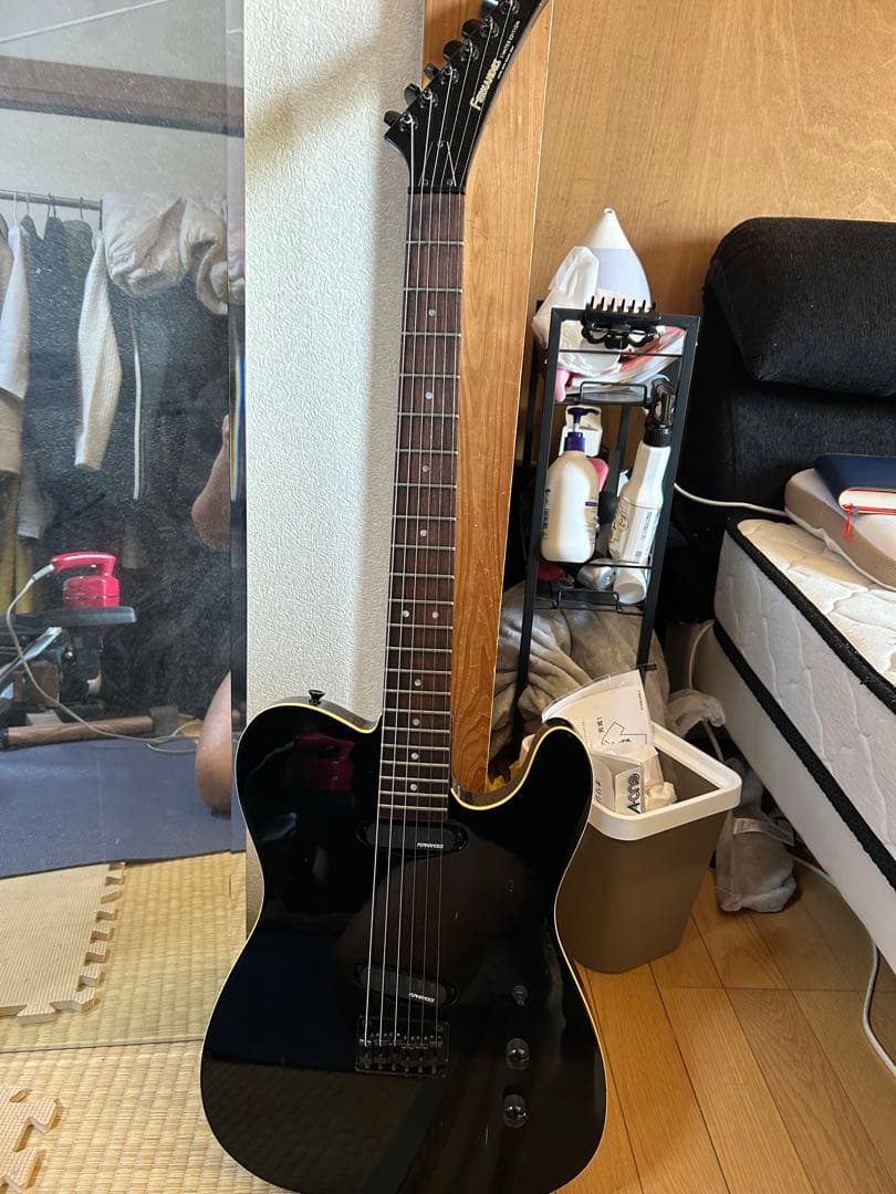 ブラック エレキギター　フェルナンデス、状態良い