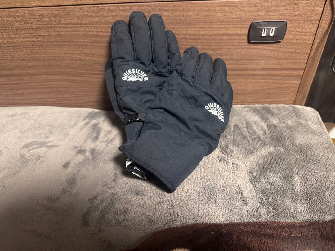 【QuikSilver】スノボウェアセット（ゴーグル、グローブ、ベルト付）