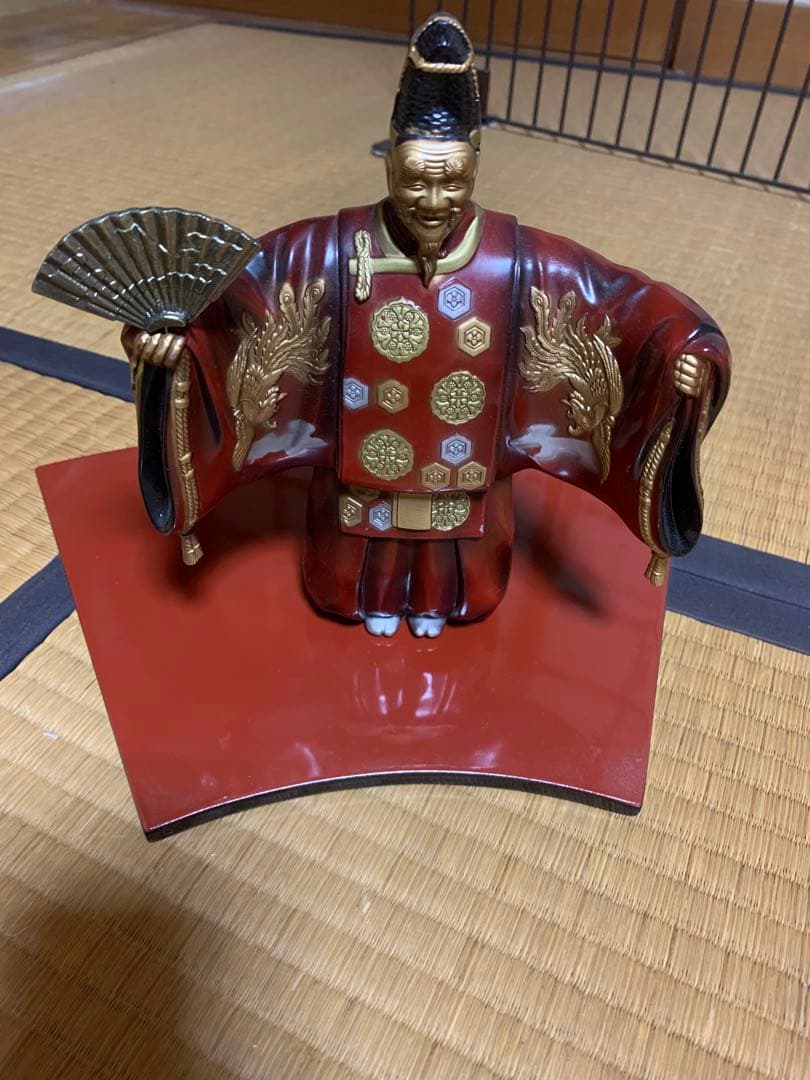 翁　人形　赤と金色の伝統人形