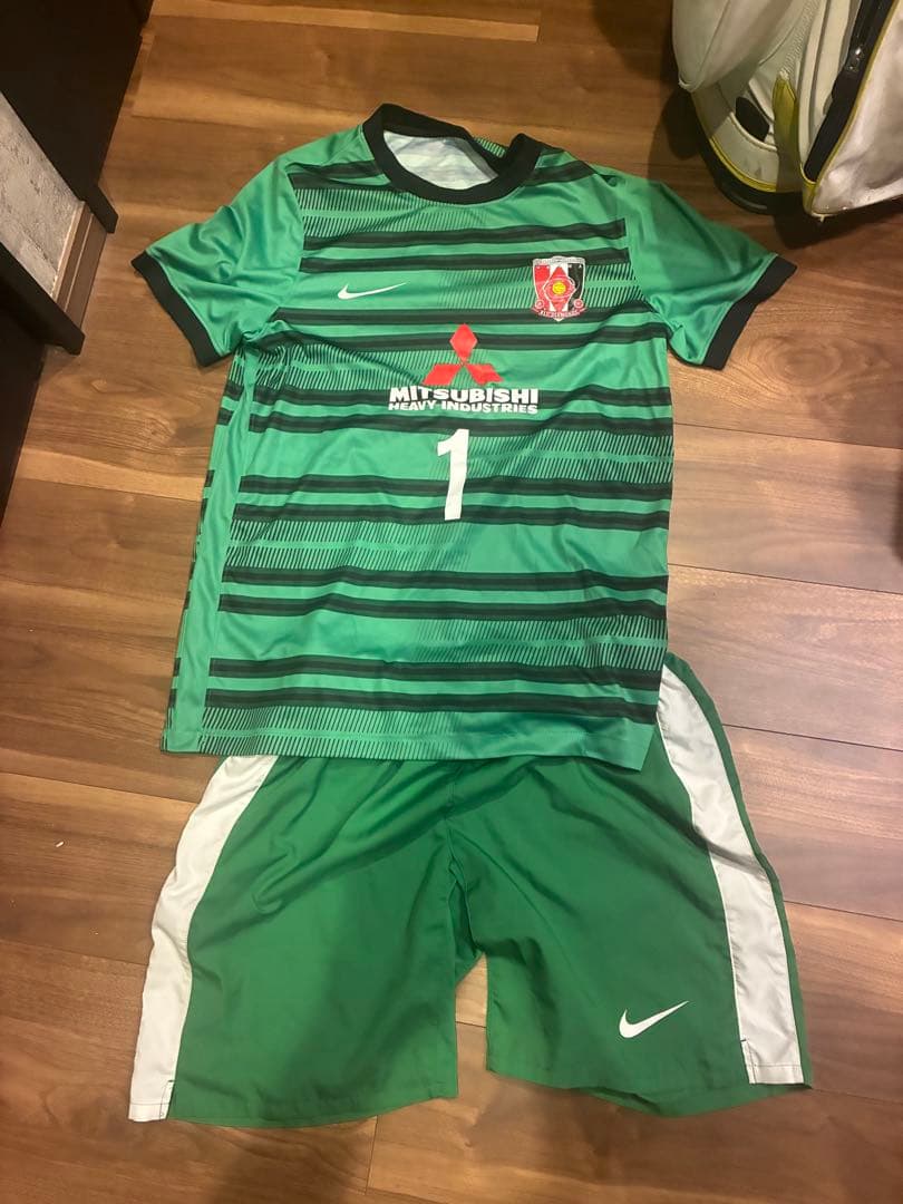 浦和レッズ　　gkトレーニングマッチユニフォームNike サッカーウェア