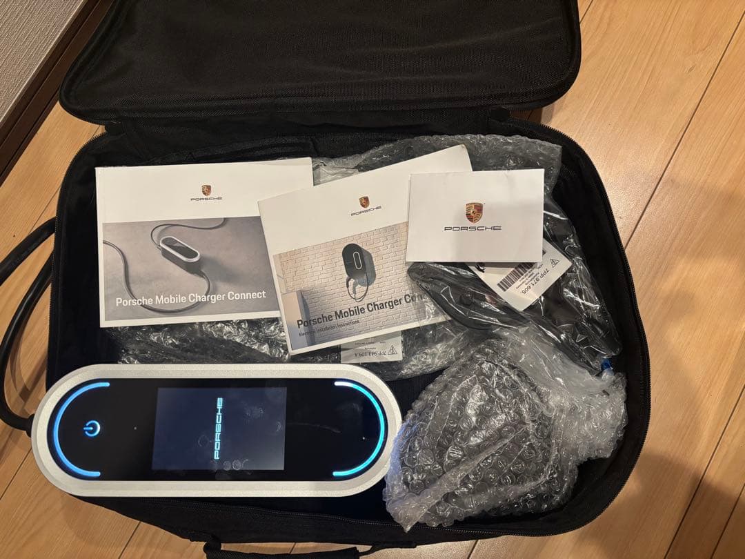 ポルシェ モバイルチャージャーコネクト 充電器 ケース付き