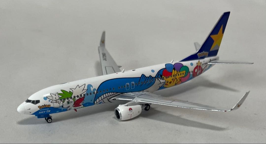 skylark B 737-800 Pokémon