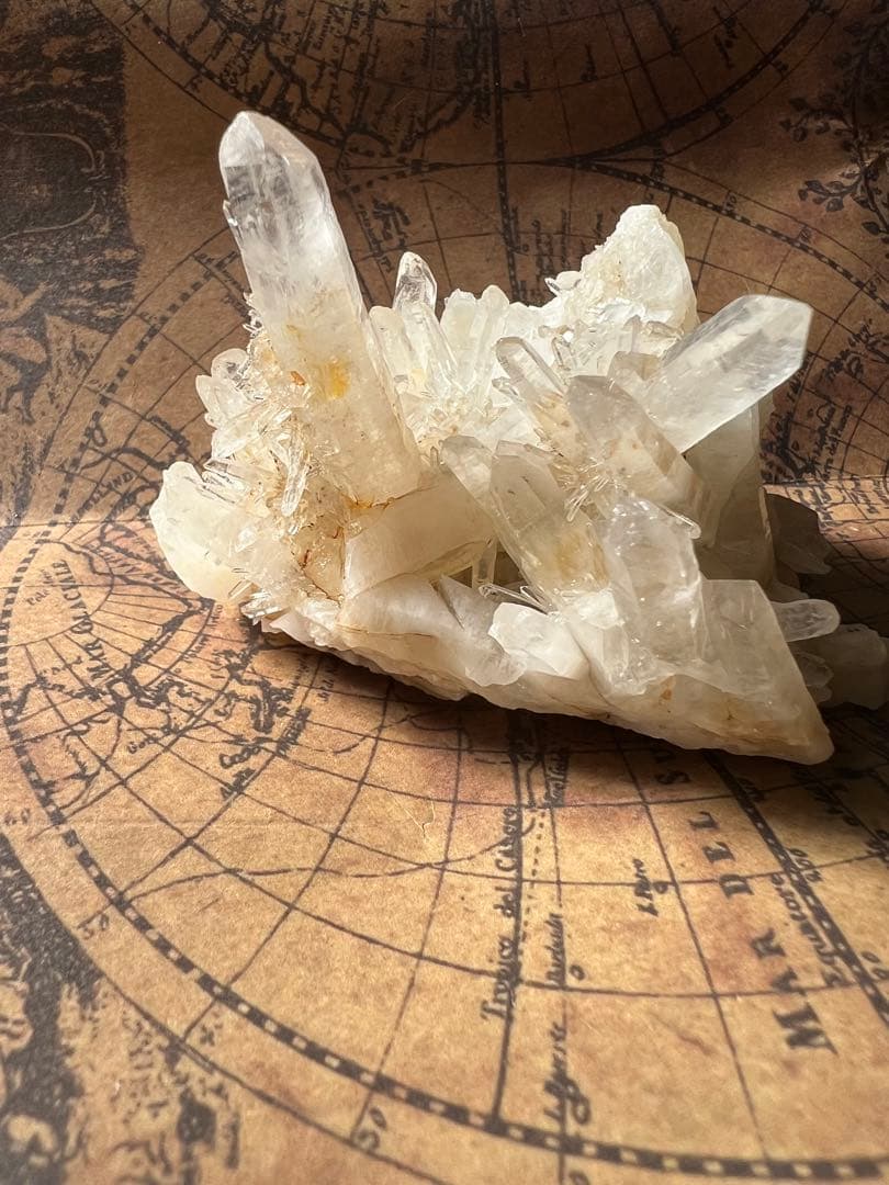 龍脈の精髄 ― 水晶「天を指す光の塔」※売上の一部を保護猫活動に使用