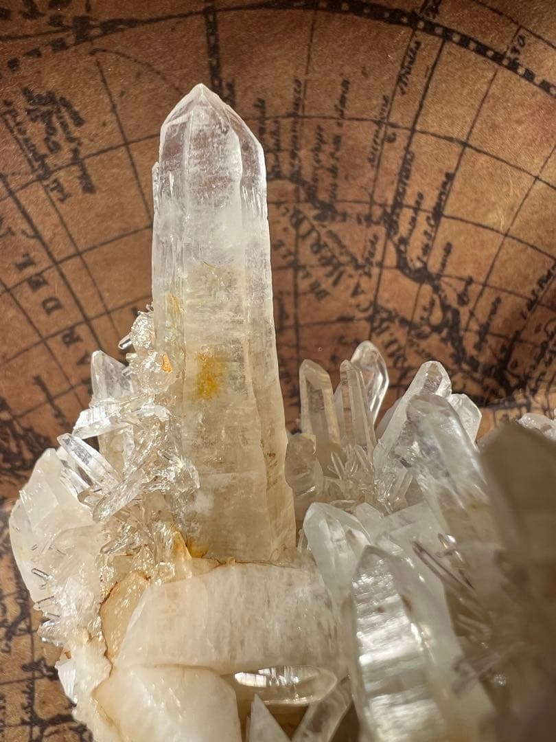 龍脈の精髄 ― 水晶「天を指す光の塔」※売上の一部を保護猫活動に使用