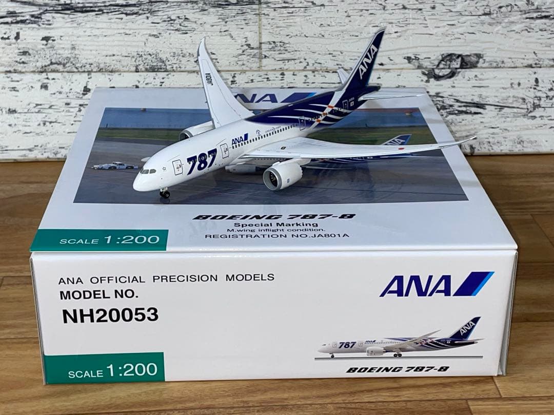 [美品]ANA B787-8 特別塗装1/200 JA801A 主翼飛行状態