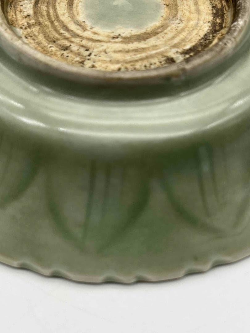 南宋時代～元時代　青磁　龍泉窯刻花祥字牡丹唐草文輪花盤(F-112)