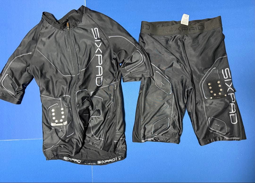 SIXPAD トレーニングウェア men's Mサイズ ブラック　上下セット