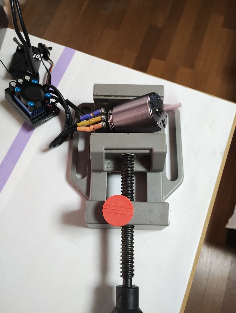 YOKOMO ZERO ブラシレスモーター8.5Tとタミヤ製ESC　TBLE01