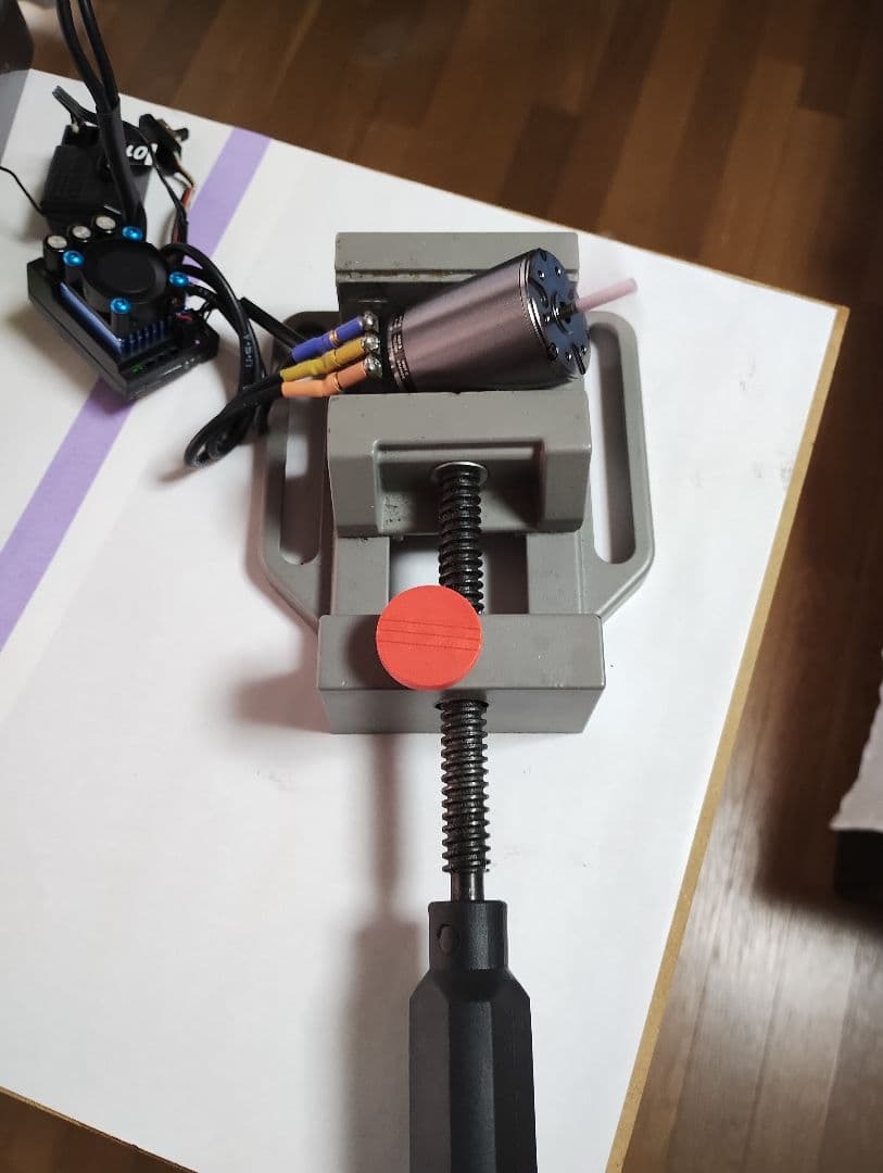 YOKOMO ZERO ブラシレスモーター8.5Tとタミヤ製ESC　TBLE01