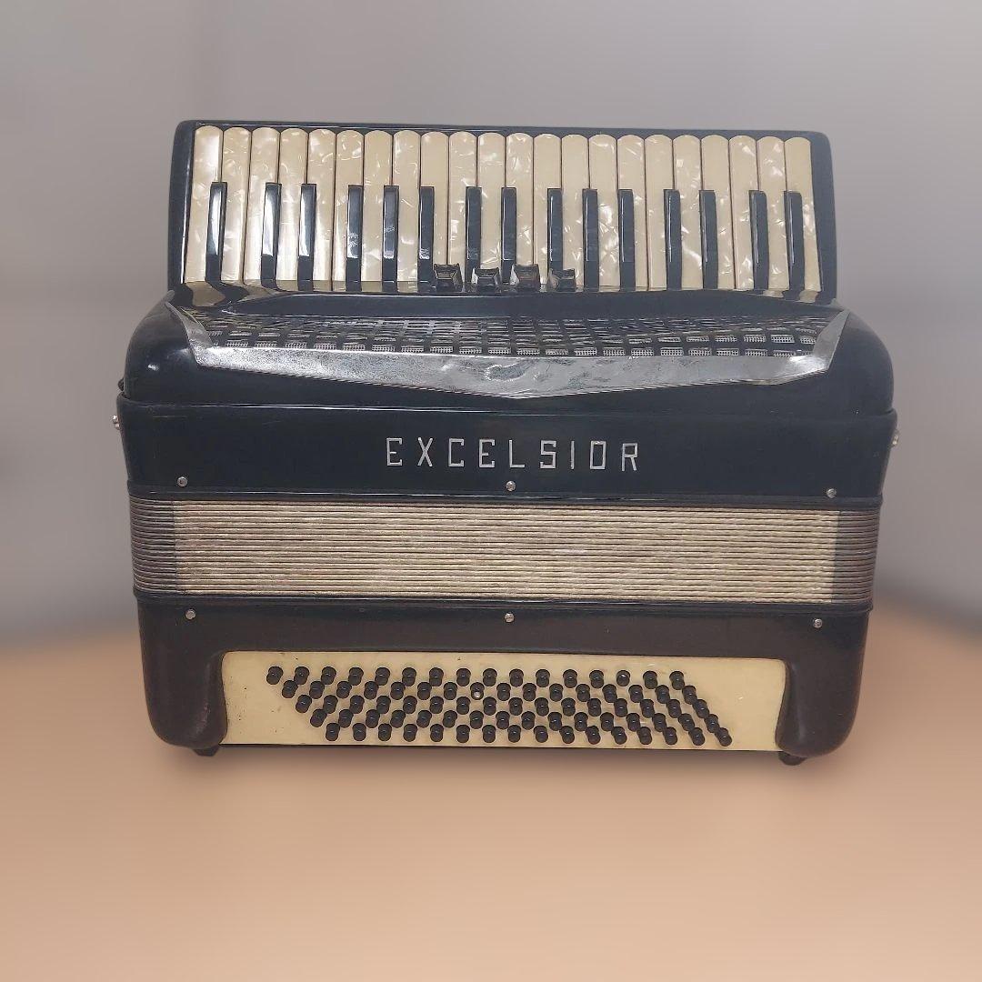 EXCELSIORイタリア製 アコーディオン　型番は不明