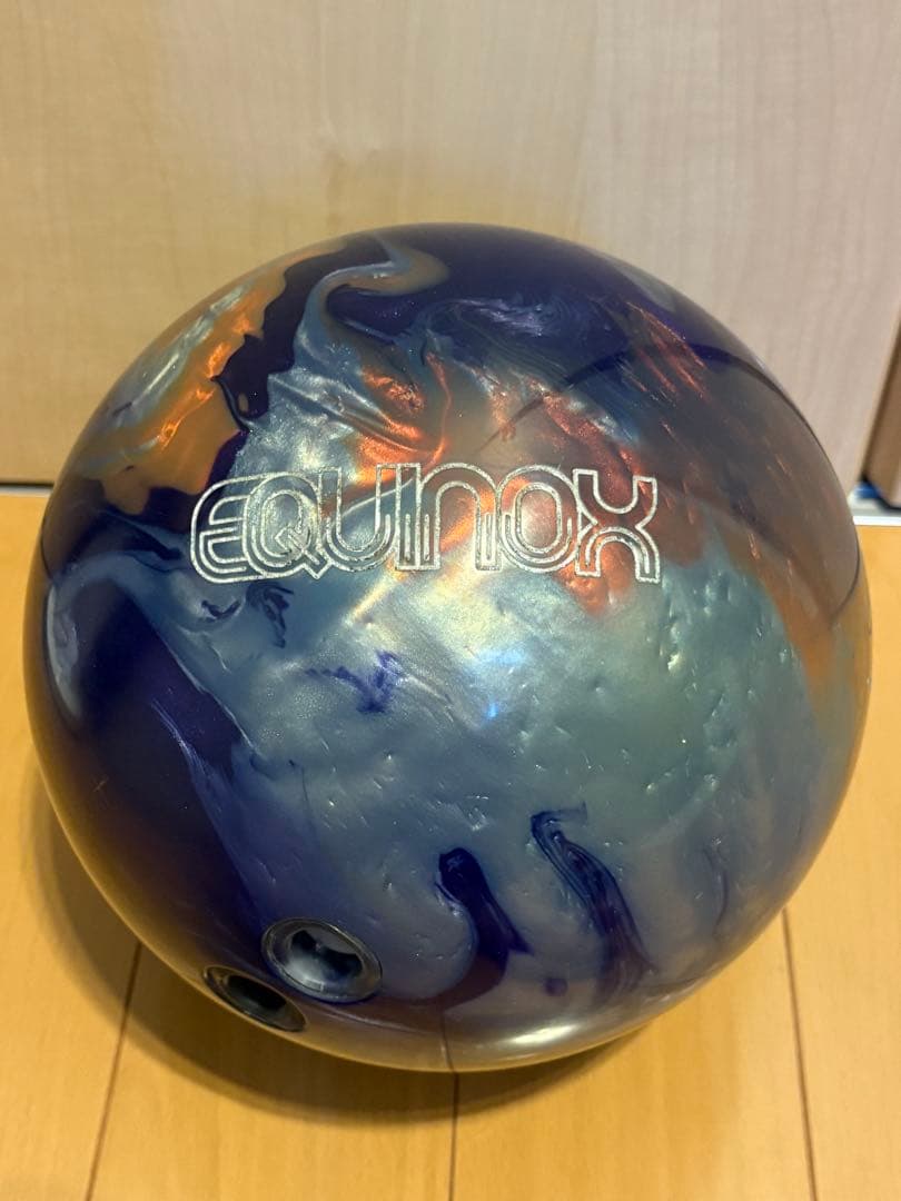 Equinox イクイノックス ボウリングボール 15ポンド