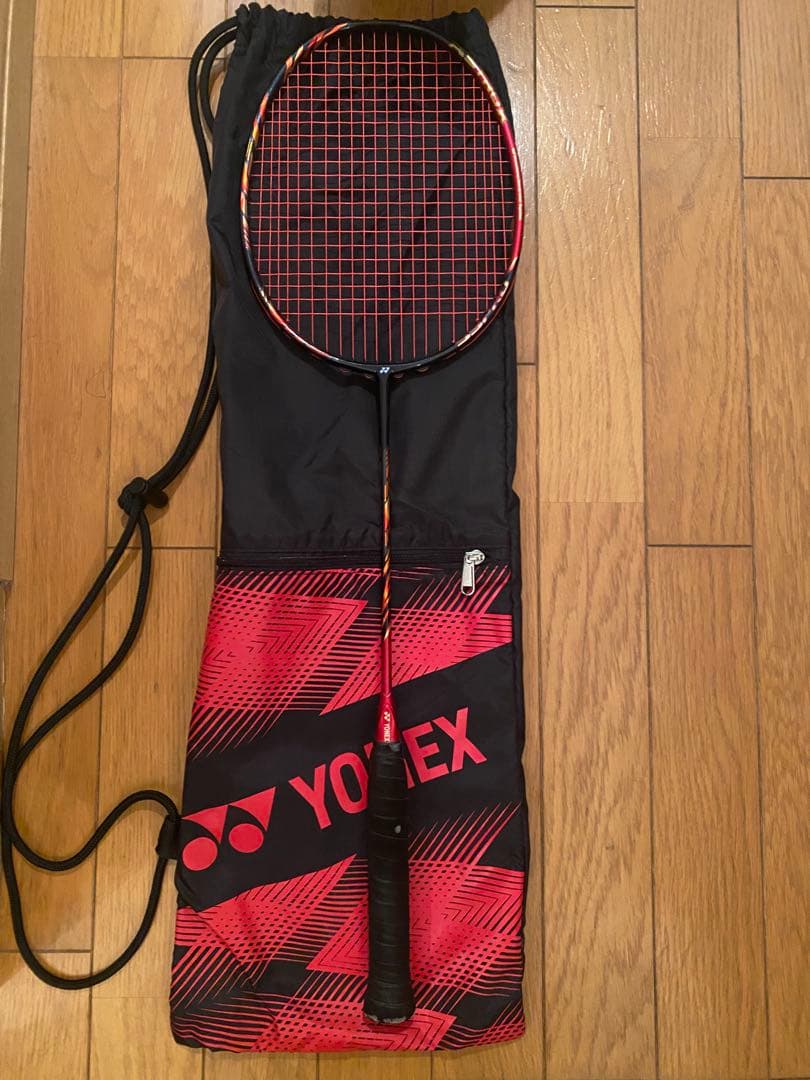 【美品】YONEX ASTROX 99 PRO バドミント ソラケット