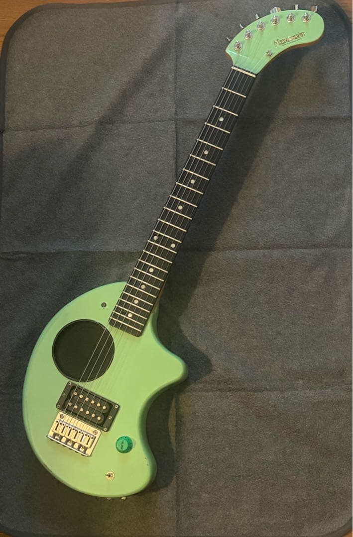 マ*ペ様 FERNANDES エレキギター ミントグリーン