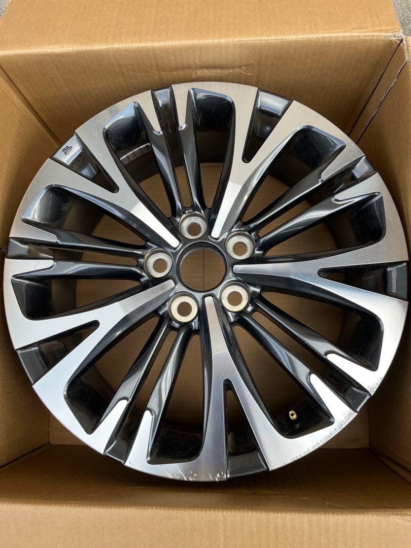 ヤリスクロス用　純正アルミホイール18インチ