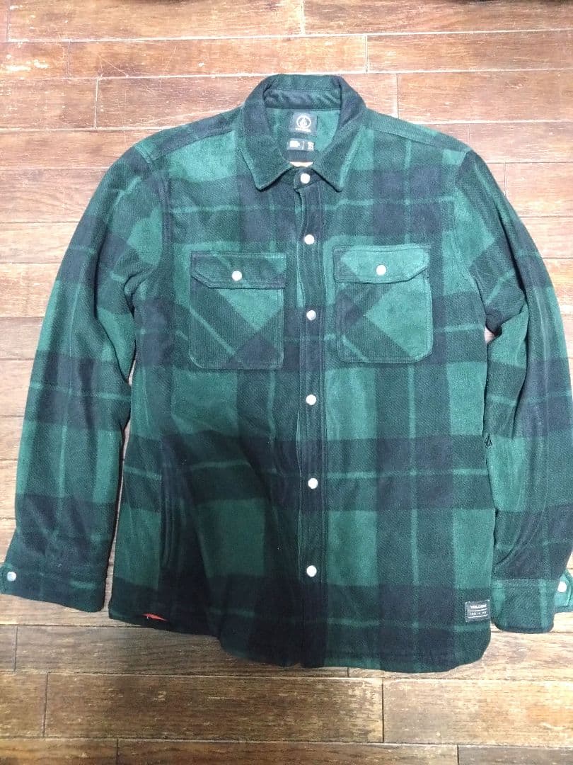 VOLCOM スノボードウェア　スーツの上着にも使えます。