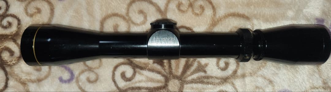 LEUPOLD スコープ 2-4倍 調整機能付き 黒