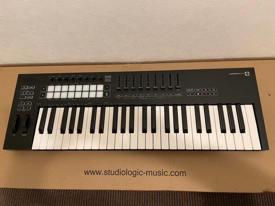 Novation Launchkey49 mk3 MIDIキーボード