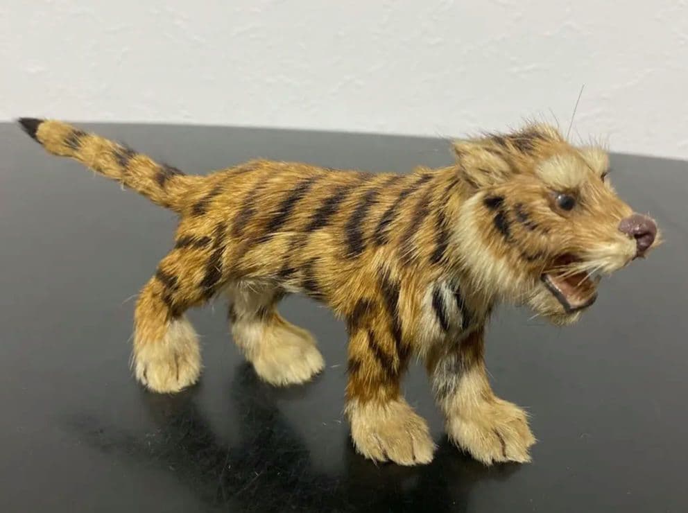 希少品　虎　剥製風　置物　リアル　オブジェ　ヴィンテージ　m7