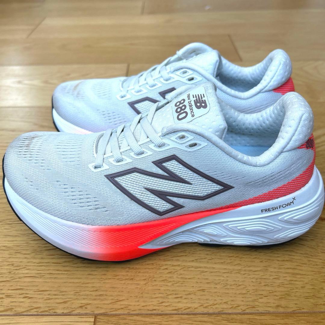 ニューバランス　ランニングシューズ　レディース W880 24cm