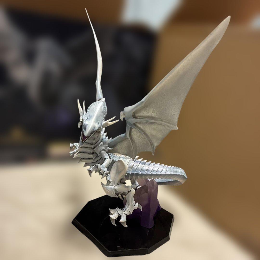 青眼の白龍 ブルーアイズホワイトドラゴン　フィギュア 遊戯王　yu-gi-oh