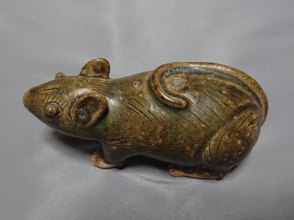 コレクター収集品　クメール 緑褐釉　鼠形壺（A）