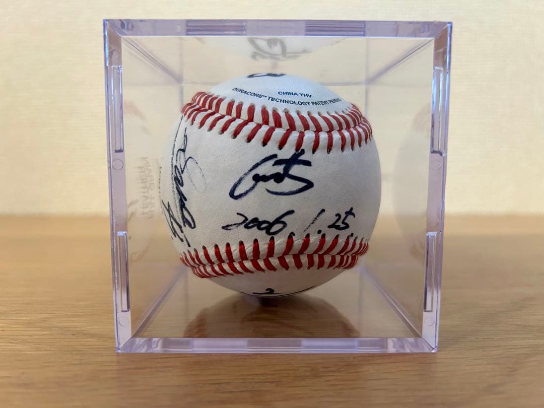 超美品　巨人投手　直筆サインボール　4選手サイン入り　野球（アクリルケース付き）