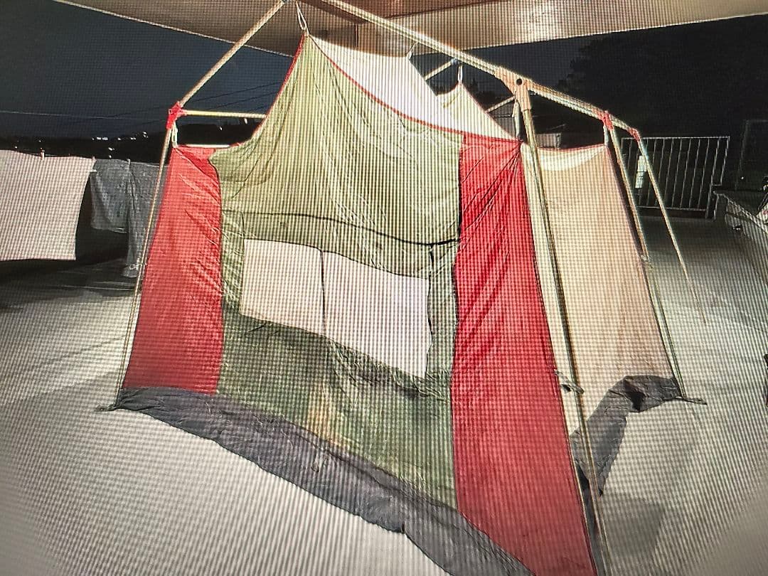 ドーム型キャンプテント 緑赤ストライプ