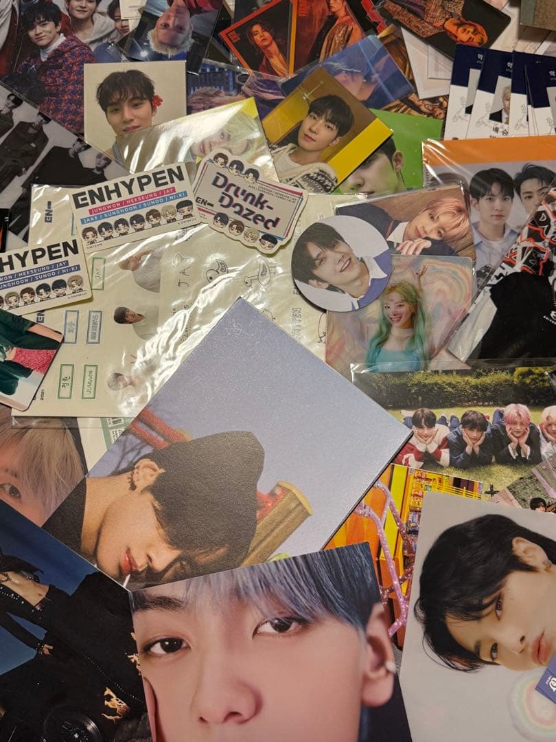 大量アイドル　写真 / トレカ / ステッカー　まとめて売り