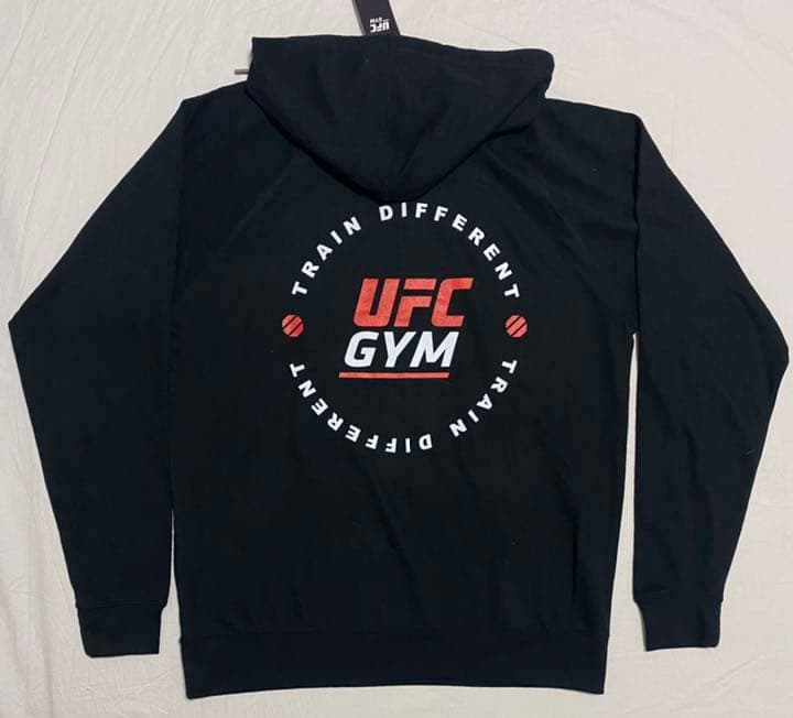 新品未使用 UFC GYM パーカー / フーディ& ナップサック