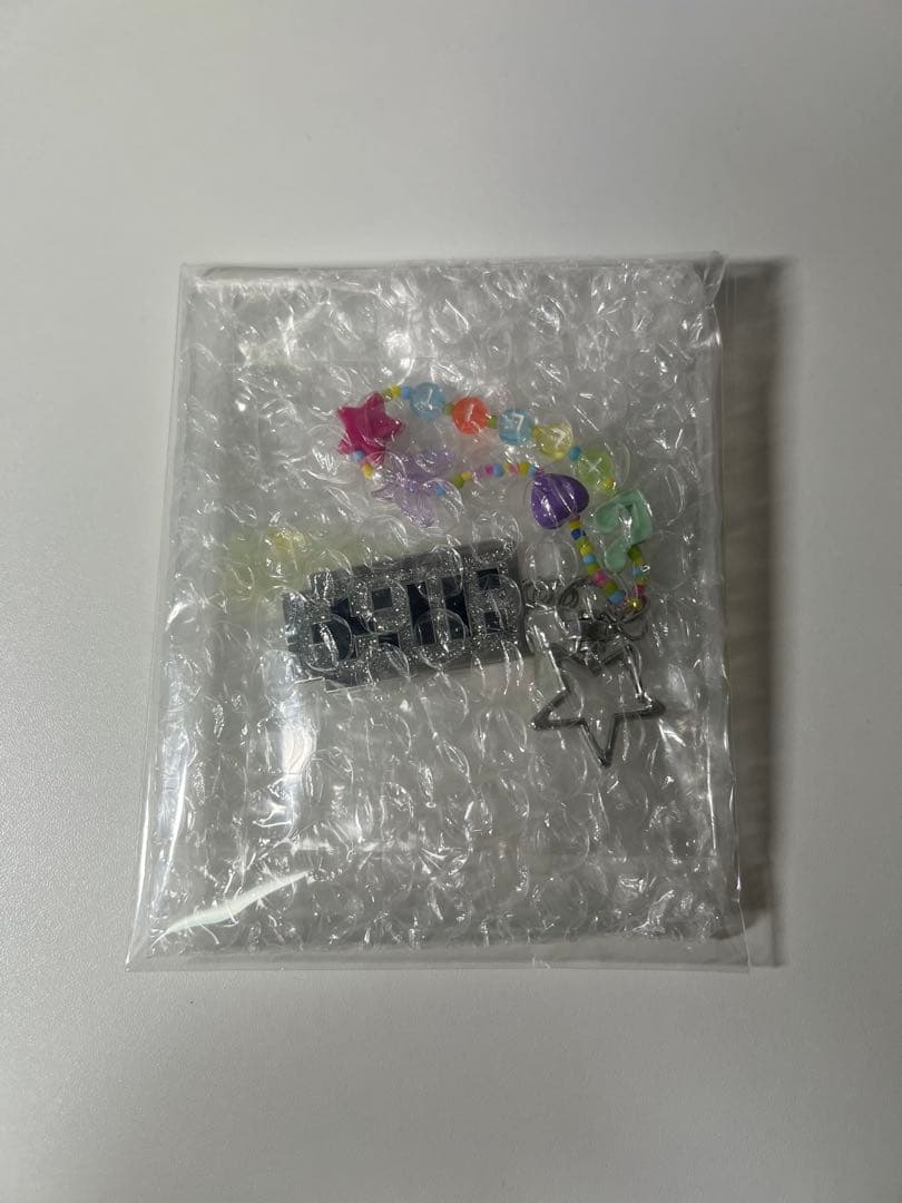 ILLIT [SUPER REAL ME] キーホルダー　公式