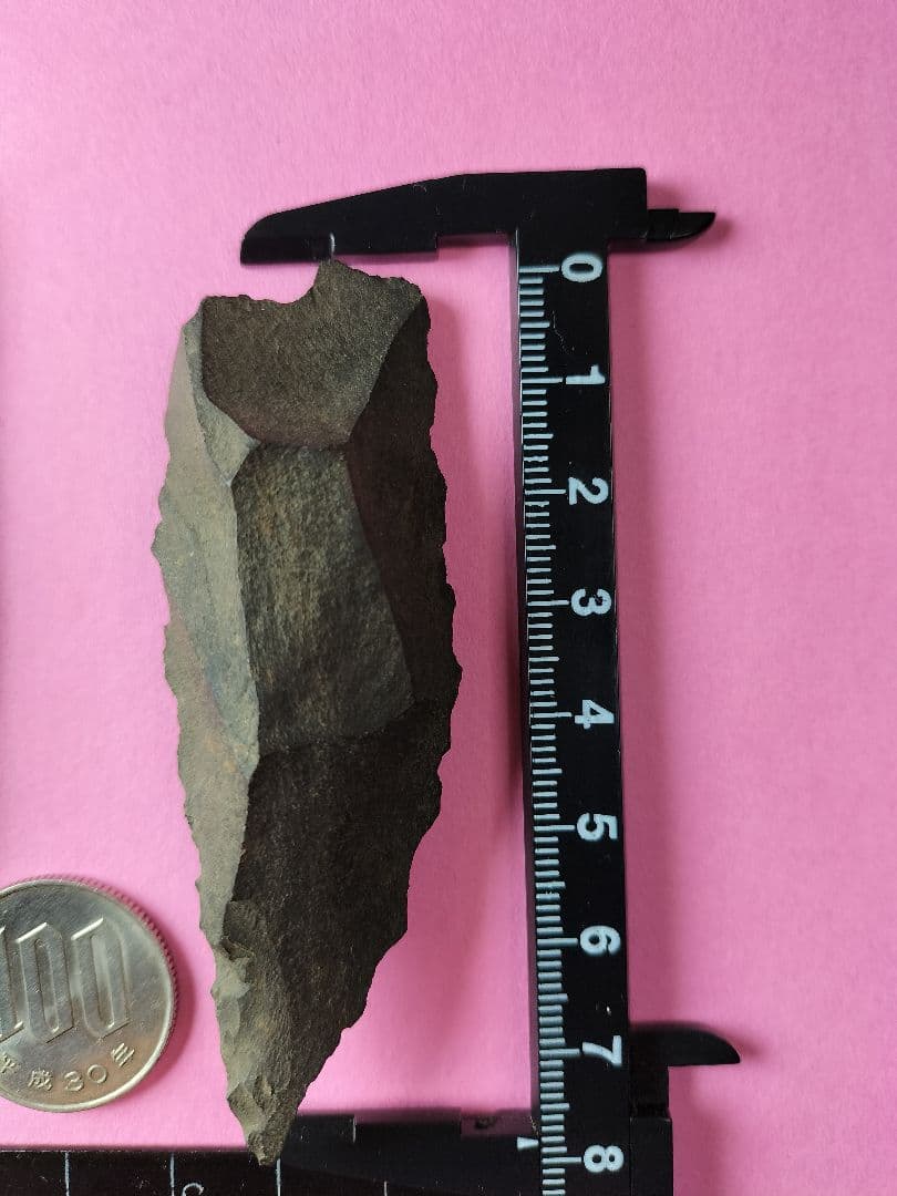 石器セット (出土品) 旧石器時代 石匙、尖頭器(ポイント)の2点です。