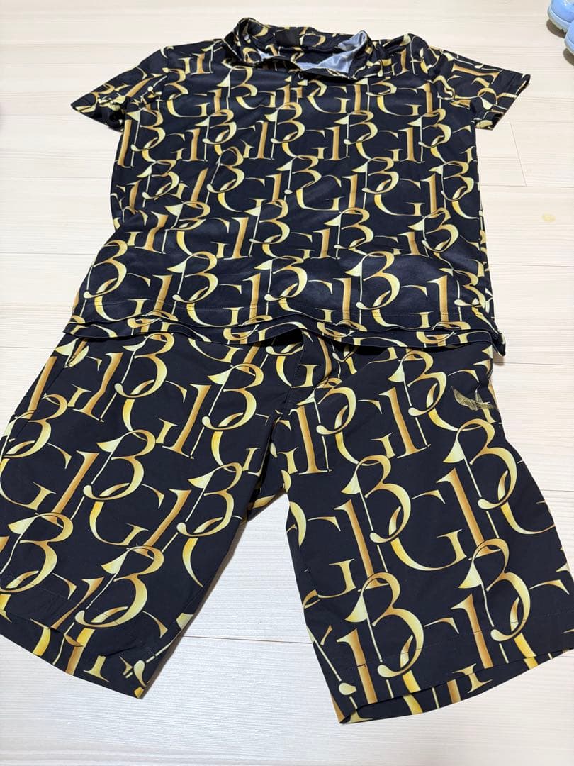 1PIU1UGUALE3 GOLFポロシャツとショートパンツのセットアップ