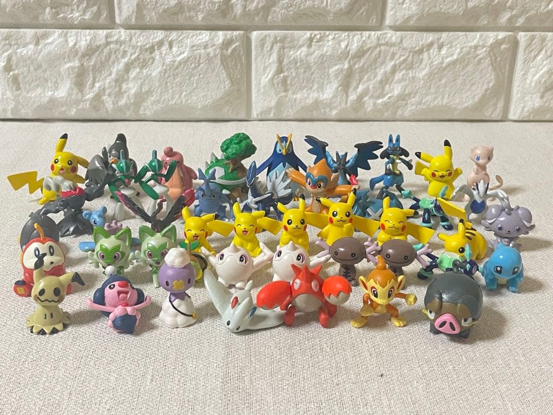 ポケモン　ミニフィギュアなど　ピカチュウ　ルギア　メガリザードンX ヘラクロス