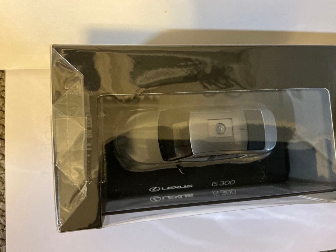 Lexus IS 300 シルバー1/43ミニカー
