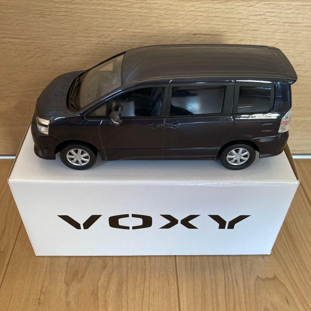 1/24 70 ヴォクシー 前期 カラーサンプル ミニカー