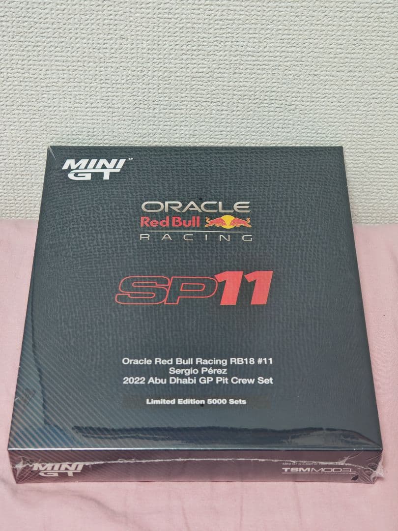 絶品限定 MINI GT RB18 Sergio Pérez #11