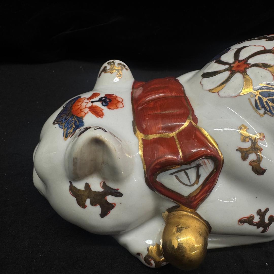 古伊万里 染錦 眠り猫 金彩色絵 猫 置物 招き猫 縁起物 24cm