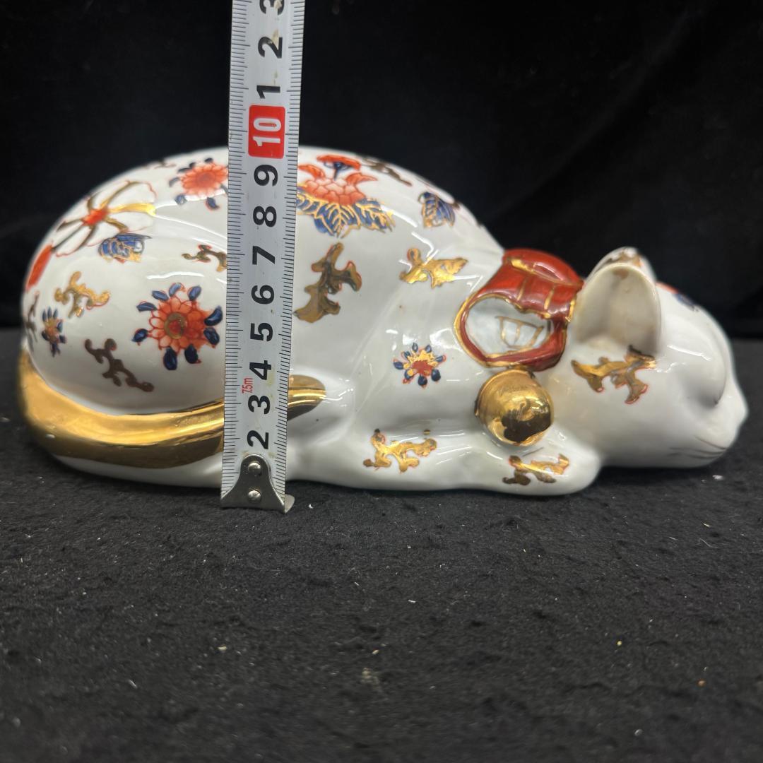 古伊万里 染錦 眠り猫 金彩色絵 猫 置物 招き猫 縁起物 24cm