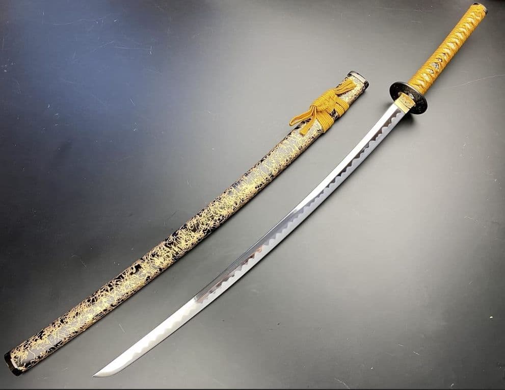 伝統的な日本刀 波紋の模造刀 高級本格模造刀　金雲