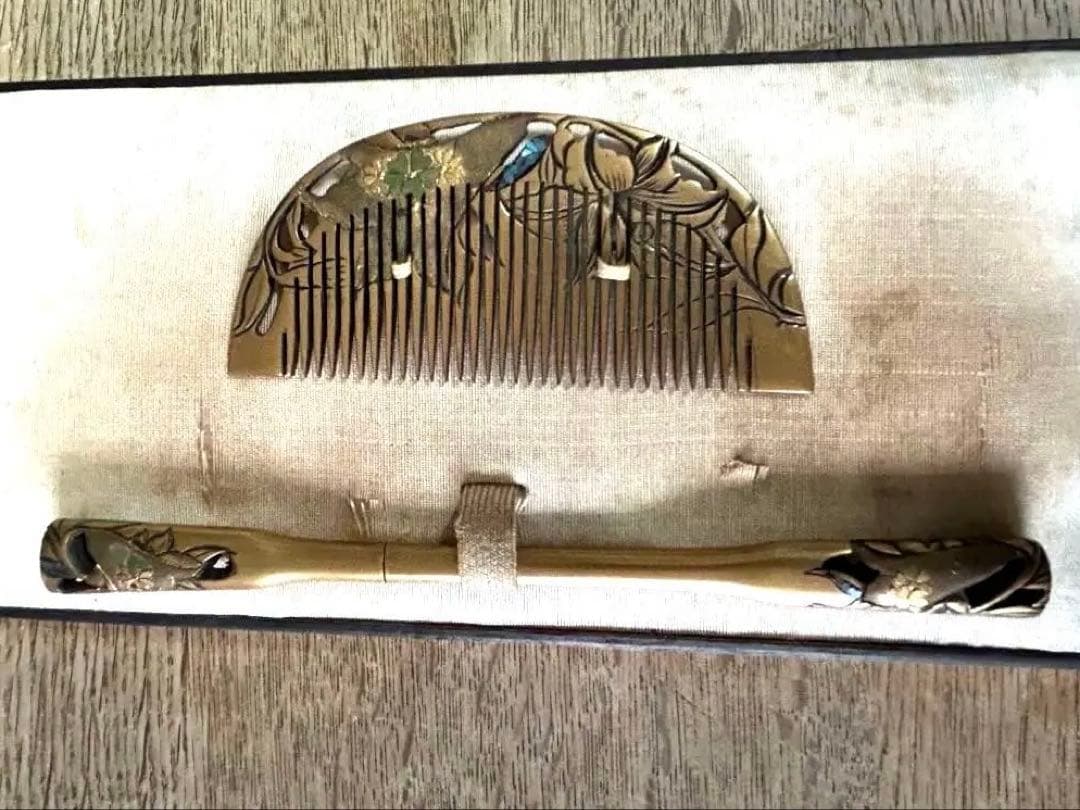 ゴールド螺鈿細工透かし模様櫛とかんざしセット　箱入り