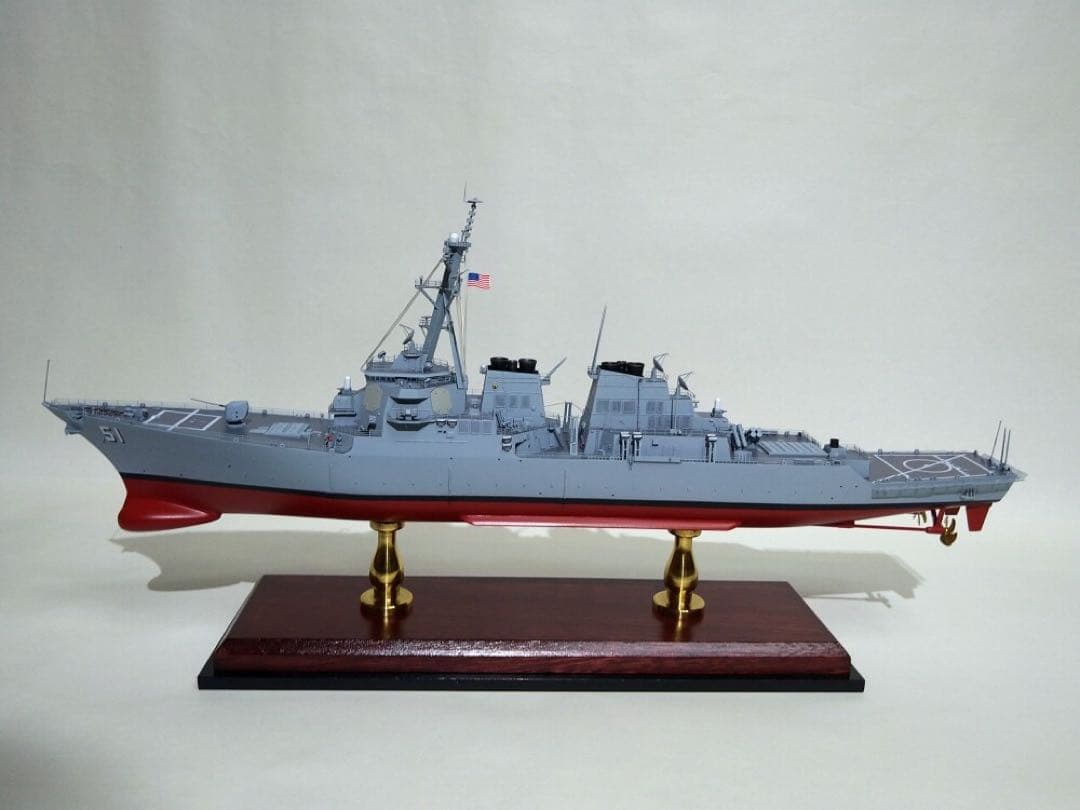 トランペッター製 1/350 DDG51 USS アーレイ・バーク ケース付