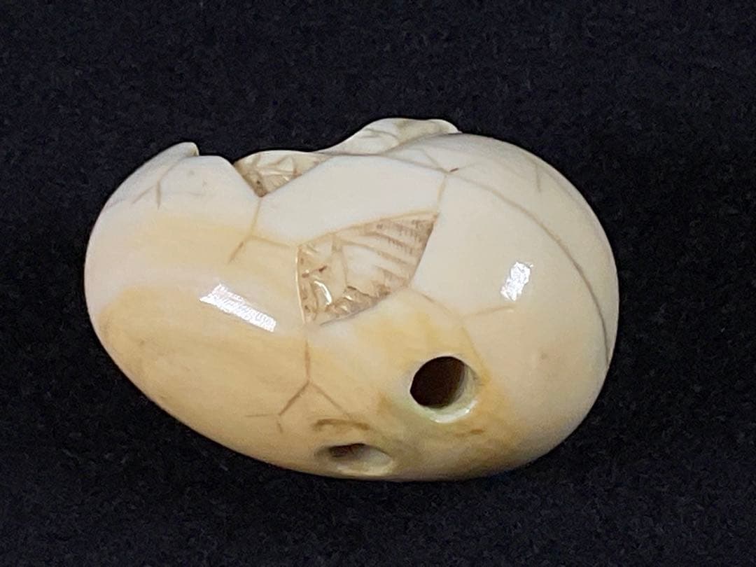 古い根付　提げ物　烏天狗　誕生　カラスの卵