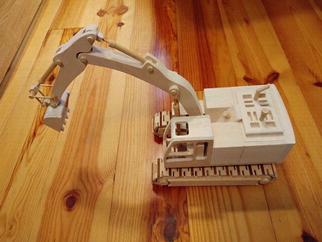 木製ショベルカー