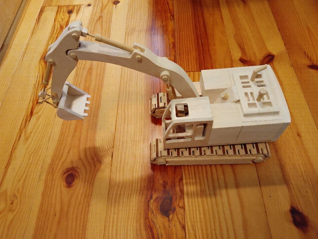 木製ショベルカー