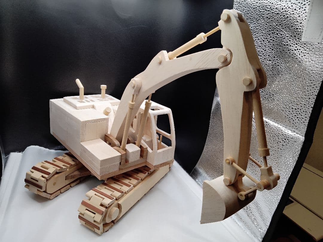 木製ショベルカー