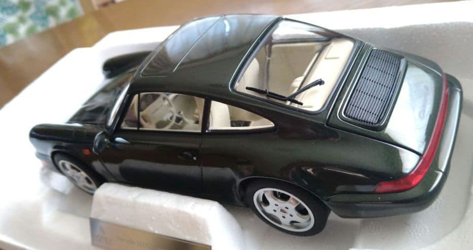 ノレブ 1/18 ポルシェ 911(964) カレラ4 1992 グリーン