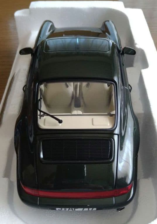ノレブ 1/18 ポルシェ 911(964) カレラ4 1992 グリーン