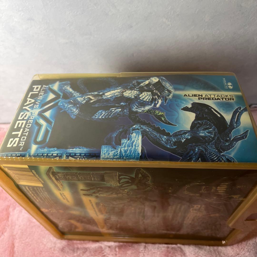 マクファーレントイズ　AVP ジオラマ　エイリアン　プレデター　フィギュア