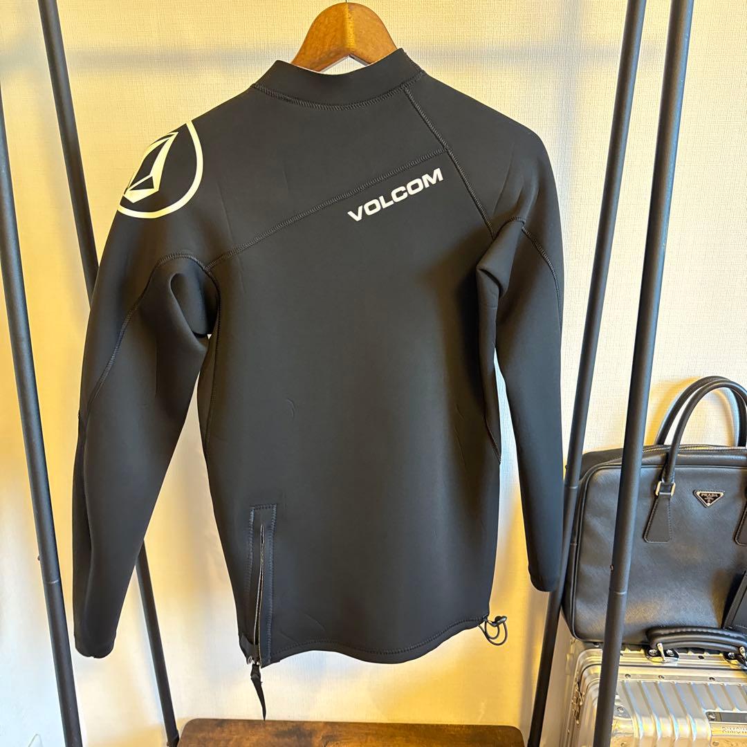 VOLCOM ブラック タッパー